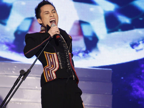 Tùng Dương “trả nợ” khán giả